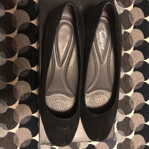 Trotters Black wedge pumps Lauren like NEW sz 9